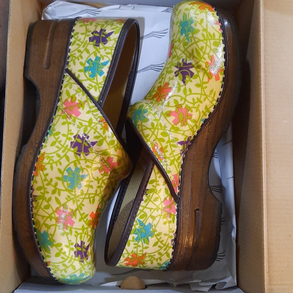 Dansko Pro Vegan Vine Floral Clogs Size 42